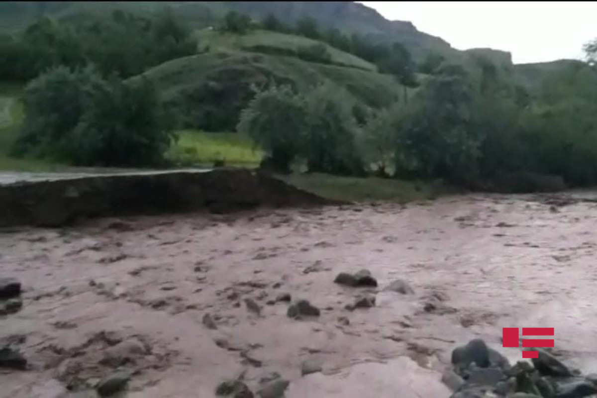 Bəzi dağ çaylarından qısamüddətli daşqın və sel keçəcək