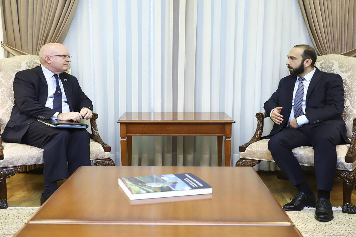 Филипп Рикер и Мирзоян обсудили нормализацию отношений с Азербайджаном