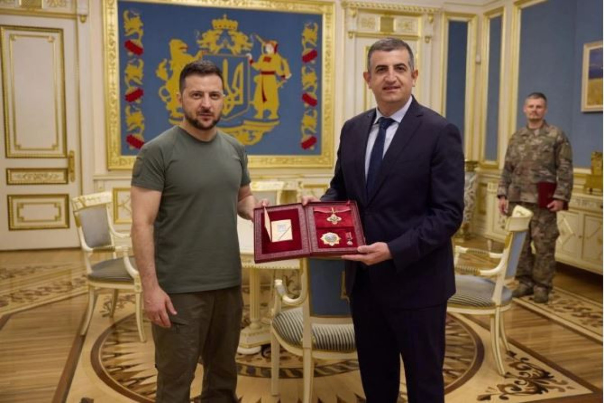 Президент Украины наградил Халука Байрактара