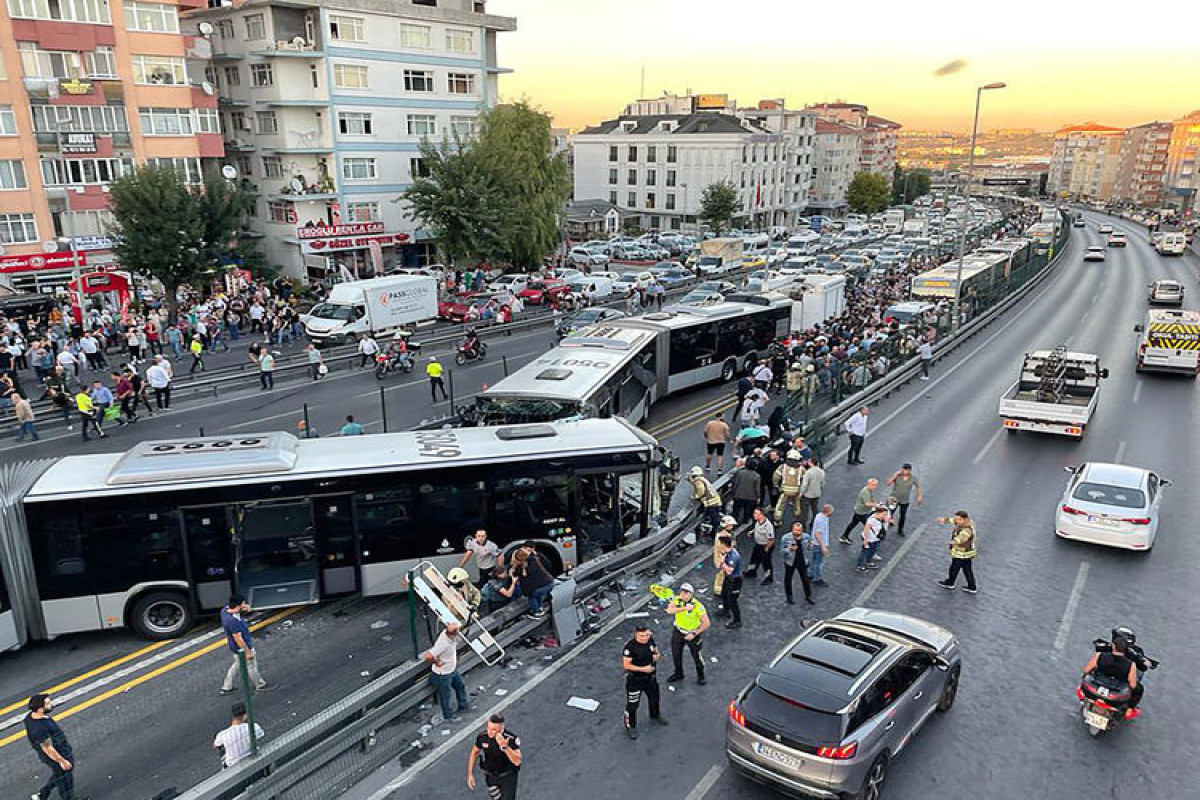 4 metrobus collided in Istanbul leaving nearly 100 injured
