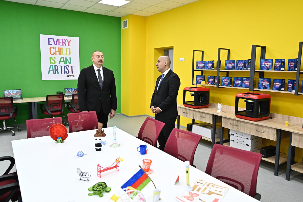 Президент Ильхам Алиев ознакомился с условиями, созданными в здании заново отстроенной школы в поселке Сарай