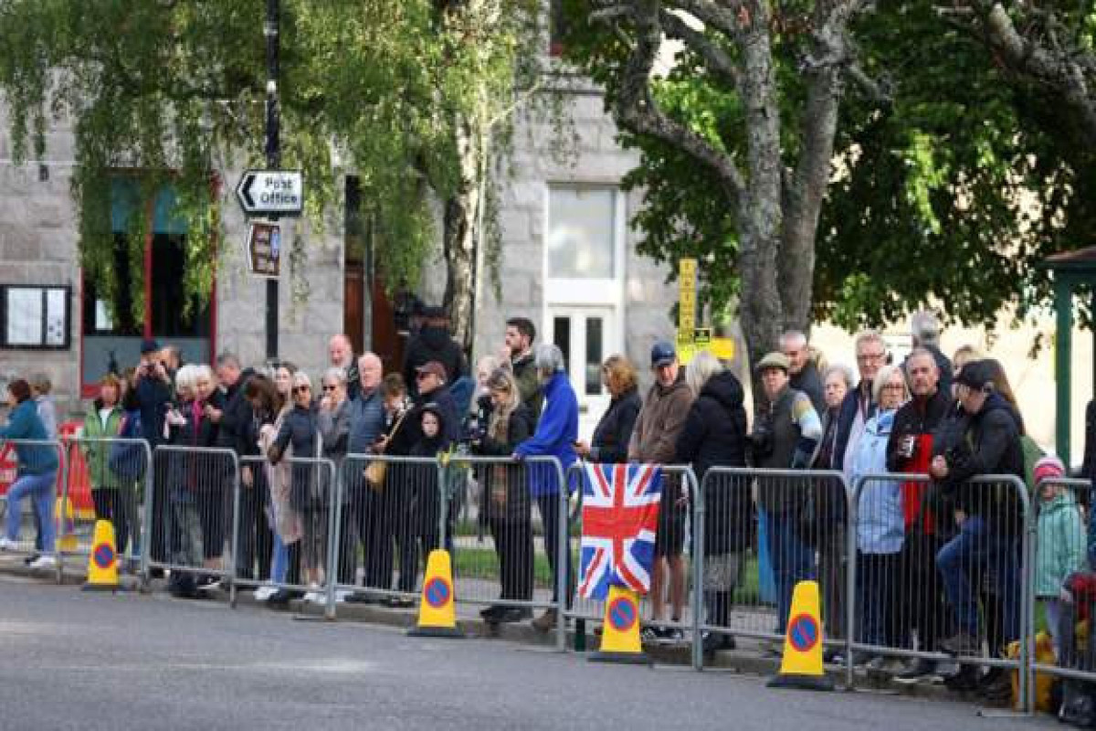 Queen Elizabeth's coffin arrives in Edinburgh as mourners line streets-PHOTO -VIDEO -UPDATED 