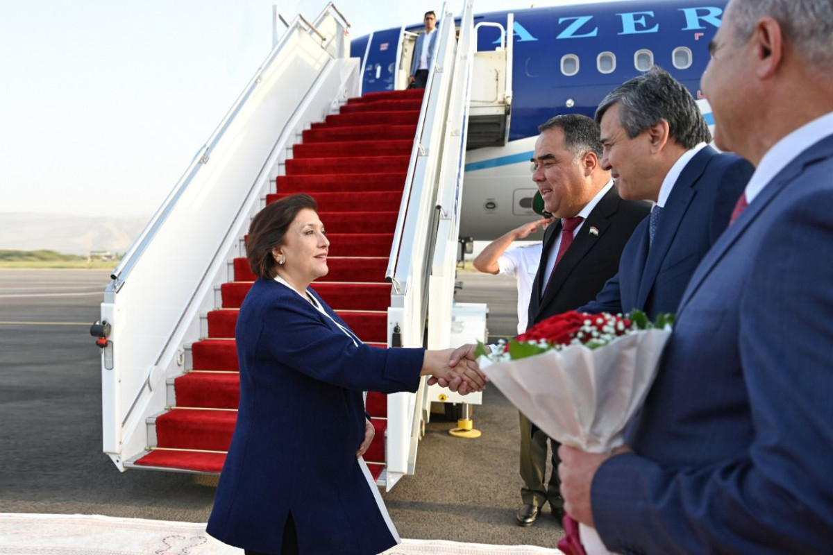 Сахиба Гафарова прибыла с официальным визитом в Таджикистан