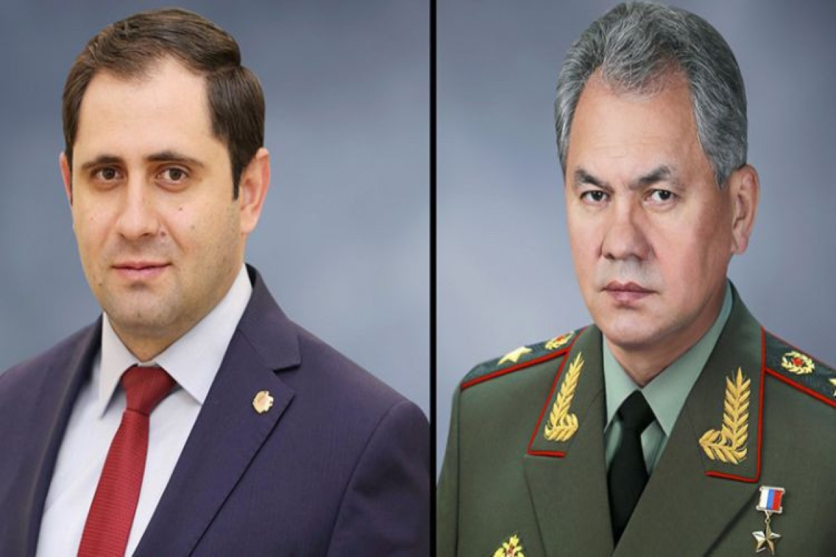 Armenian Defense Minister Suren Papikyan and Russian Defense Minister Sergey Shoigu