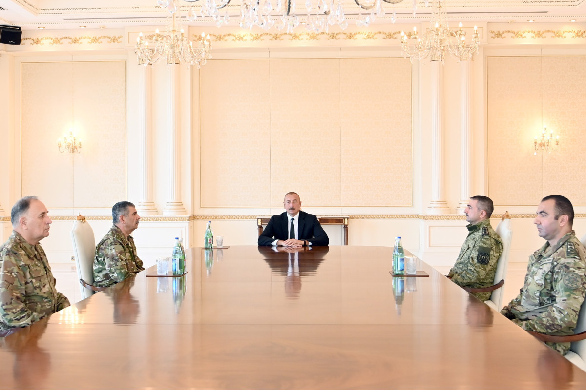 Оперативное совещание с участием руководящего состава Вооруженных сил Азербайджана