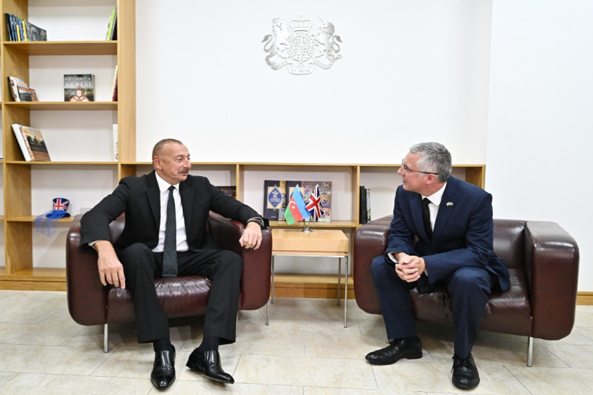 Президент Ильхам Алиев посетил посольство Великобритании