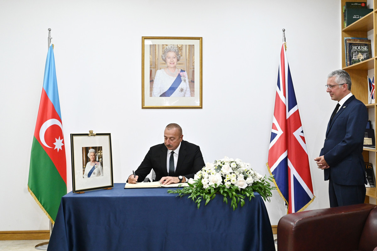 Президент Ильхам Алиев посетил посольство Великобритании
