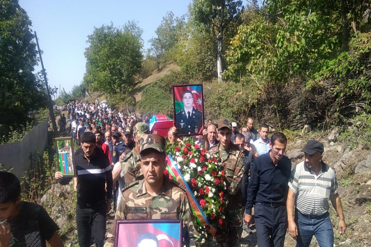 Şəhid baş leytenant Cavidan Bədəlov İsmayıllıda dəfn olunub - FOTO