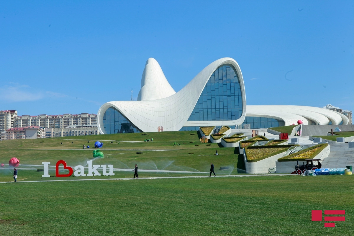 В Центре Гейдара Алиева перенесены культурно-массовые мероприятия 