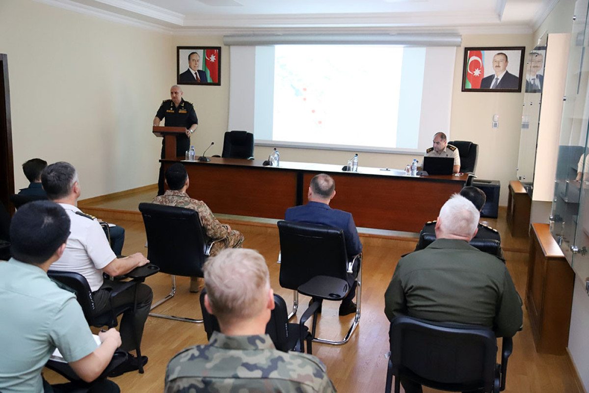 Hərbi attaşelər üçün növbəti brifinq keçirilib