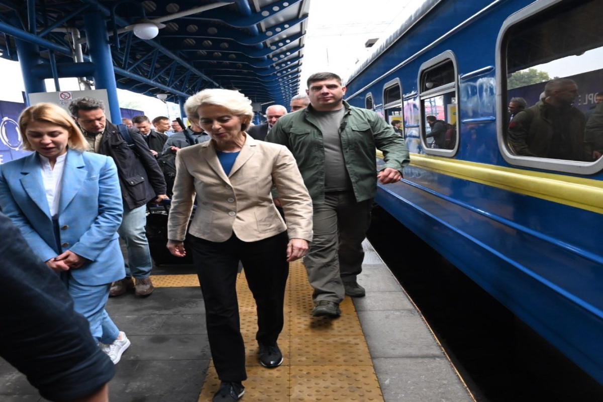 Ursula von der Leyen visits Kyiv
