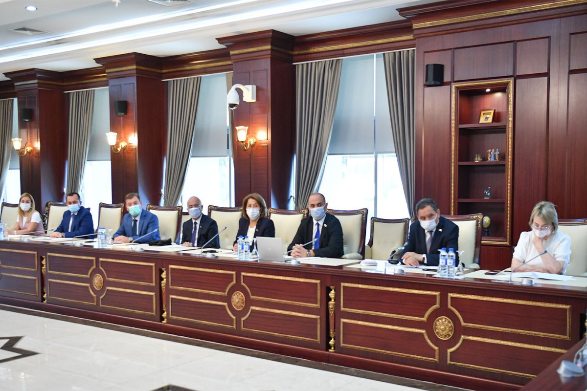 Состоялось первое заседание комитета в рамках осенней сессии Милли Меджлиса