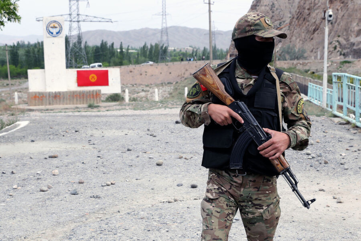 Qırğızıstan rəsmiləri Tacikistanı 36 metrlik körpünü partlatmaqda ittiham edir