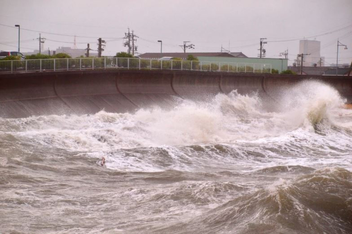В Японии более 2 млн человек получили рекомендации об эвакуации из-за тайфуна