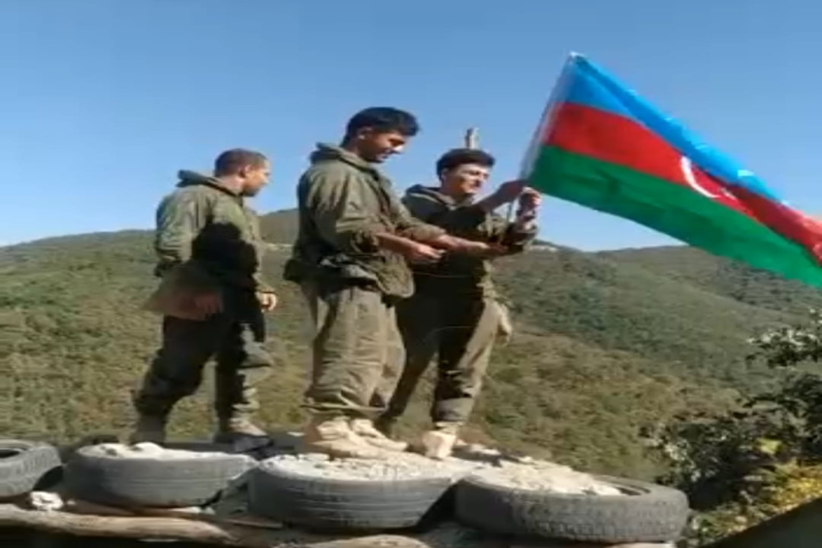 Daha bir strateji yüksəklikdə Azərbaycan bayrağı dalğalanır - VİDEO 