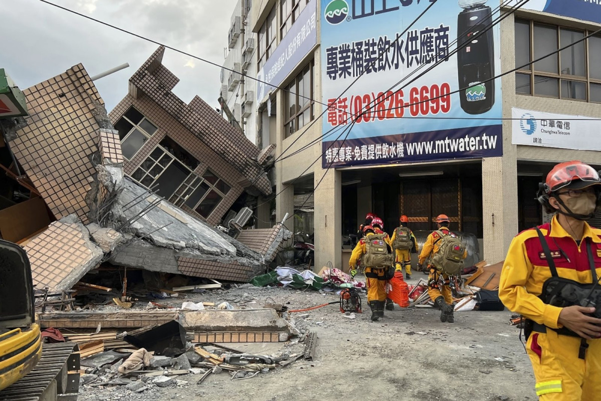 2nd strong earthquake hits southern Taiwan, building collapses