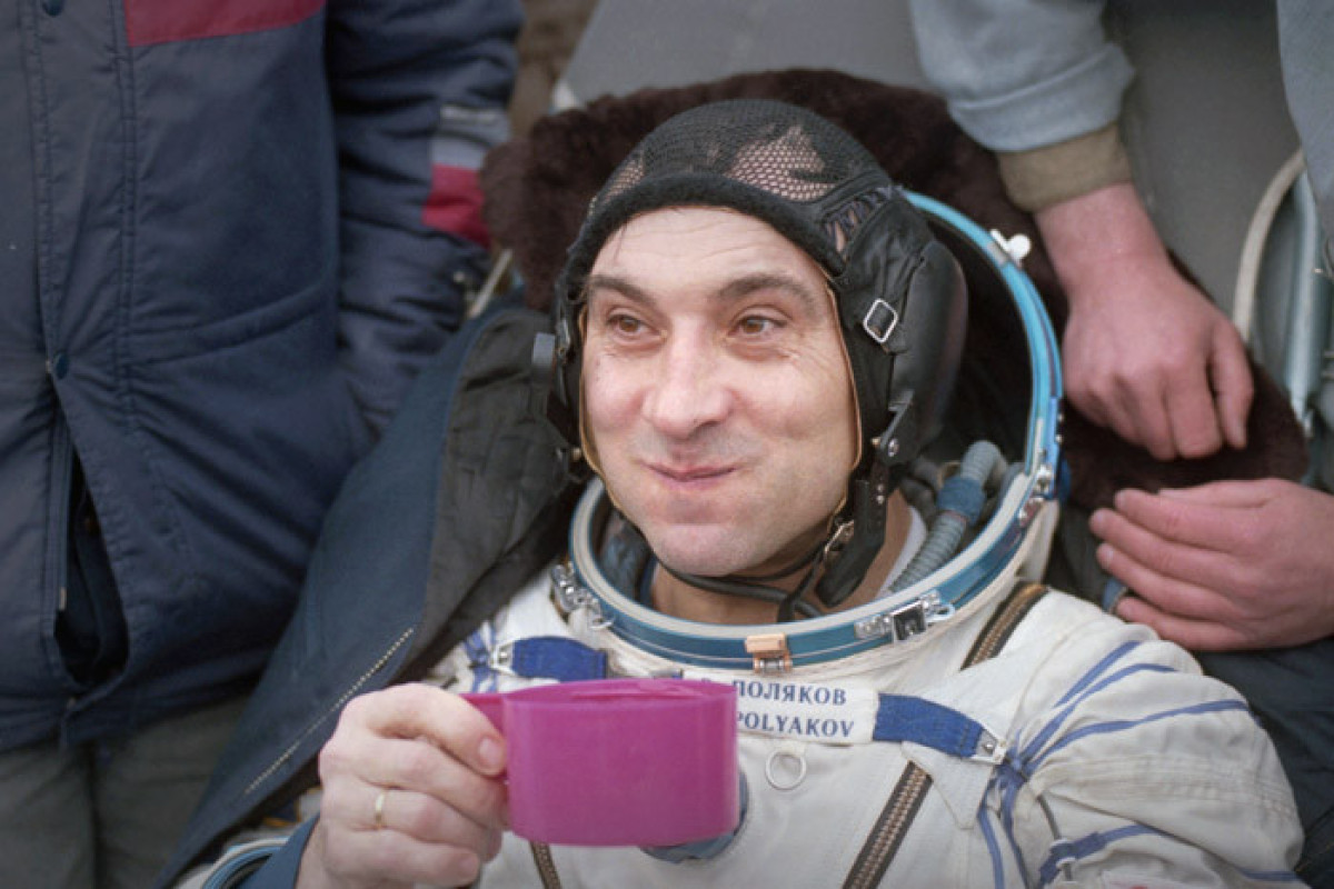 Kosmosda ən uzun uçuş rekordu vuran kosmonavt vəfat edib
