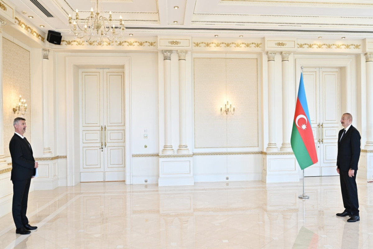 President Ilham Aliyev accepted credentials of incoming ambassador of Hungary-UPDATED 