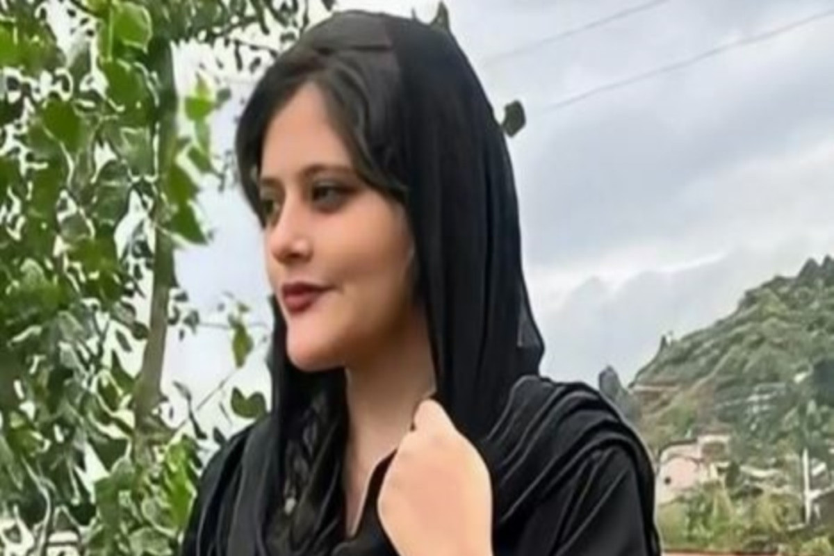 İran parlamenti hicaba görə öldürülən qızla bağlı araşdırmaya başlayır