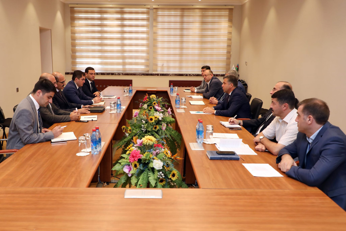 Руководители ПО «Азеригаз» и ОАО «Азеристиликтеджизат» провели встречу
