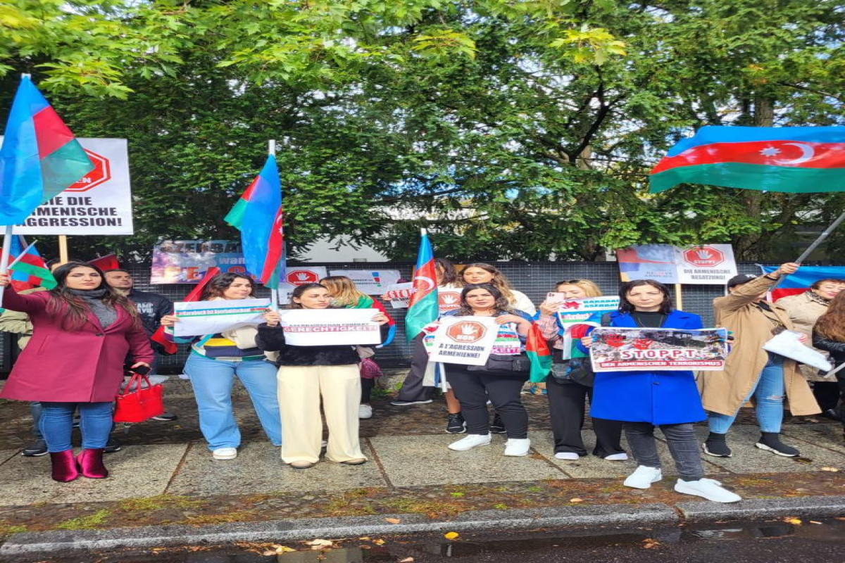 Azerbaijani community held a picket in front of the Armenian embassy in Berlin-PHOTO 