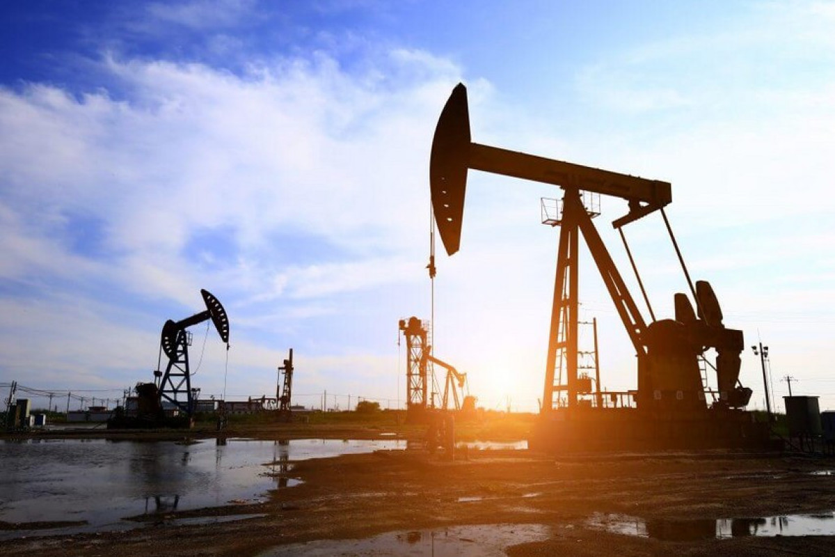 Азербайджанская нефть подешевела почти на $2