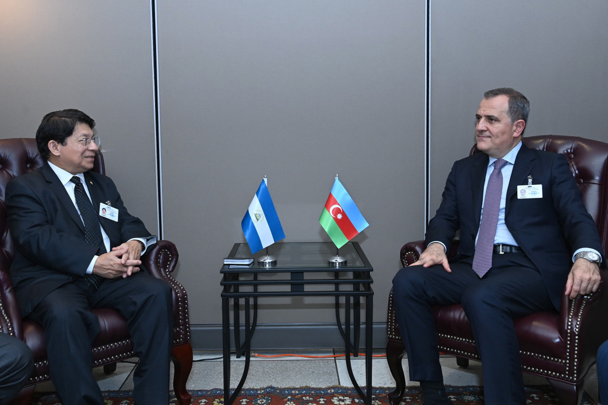 Azerbaijani FM meets with counterparts from Laos and Nicaragua