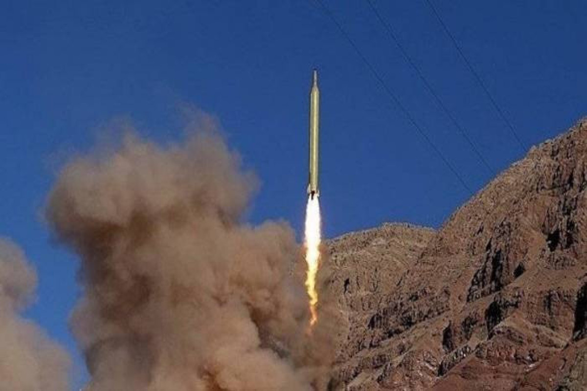 В Иране представили новую баллистическую ракету