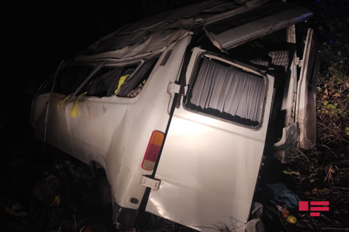 Şabranda mikroavtobusun aşması nəticəsində 1 nəfər ölüb, 16 nəfər yaralanıb - ADLAR   - YENİLƏNİB   - FOTO 