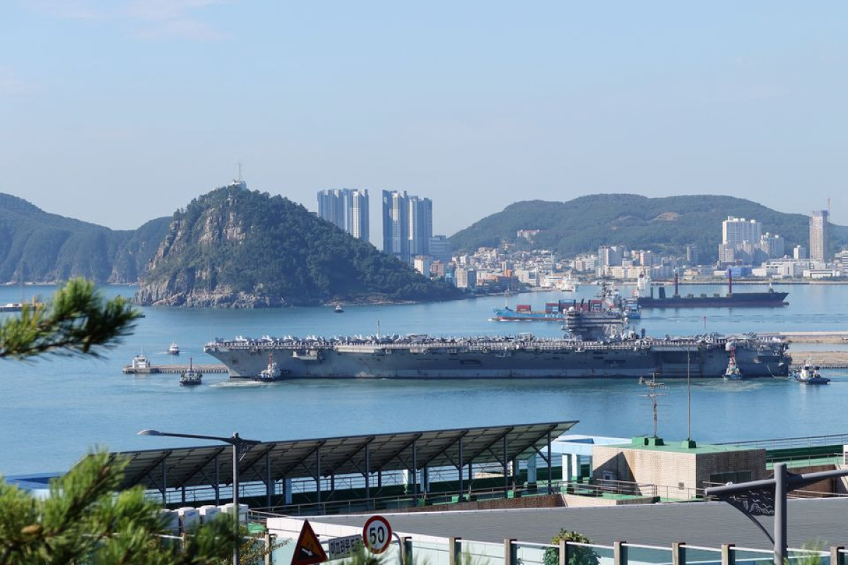 U.S. aircraft carrier arrives in South Korea as warning to North Korea