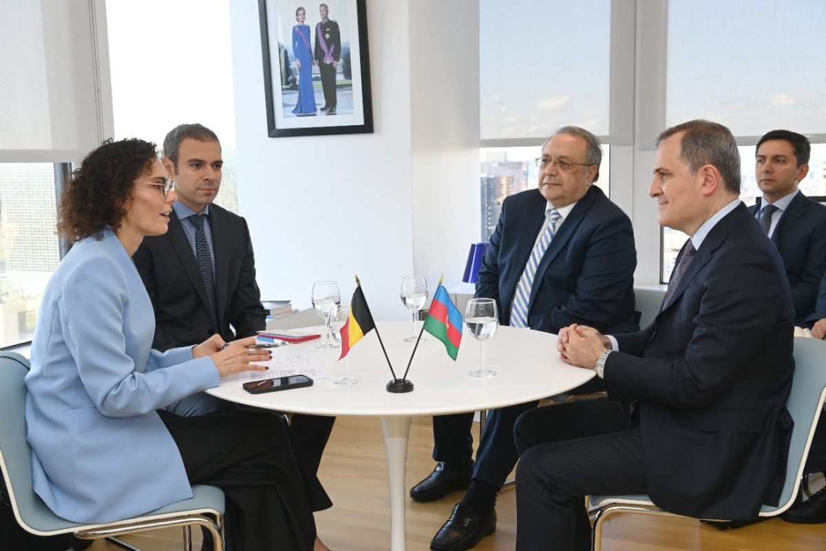 Ceyhun Bayramov  belçikalı həmkarını Ermənistanın razılaşmaları pozması barədə məlumatlandırıb
