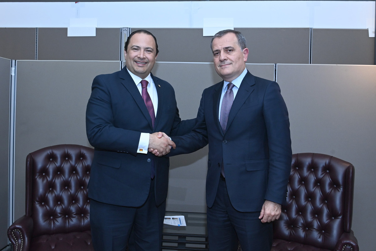 Azerbaijani FM meets with counterparts from Barbados and Guatemala