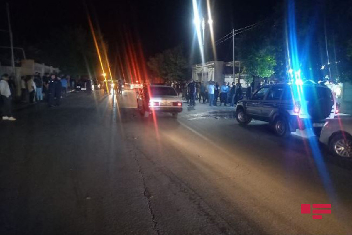 Bərdədə avtomobil 2 piyadanı vurub, biri ölüb - FOTO 