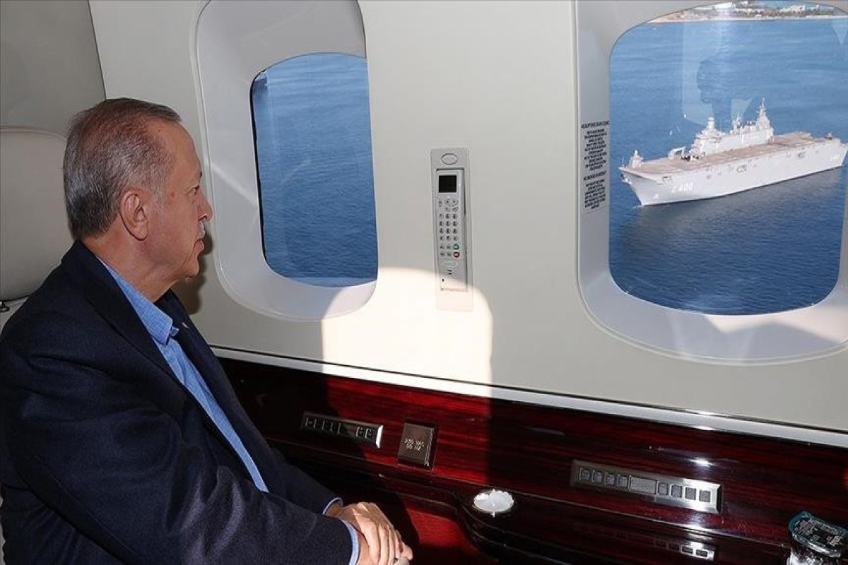 Эрдоган с вертолета осмотрел строящийся флагман ВМС Турции-<span class="red_color">ФОТО