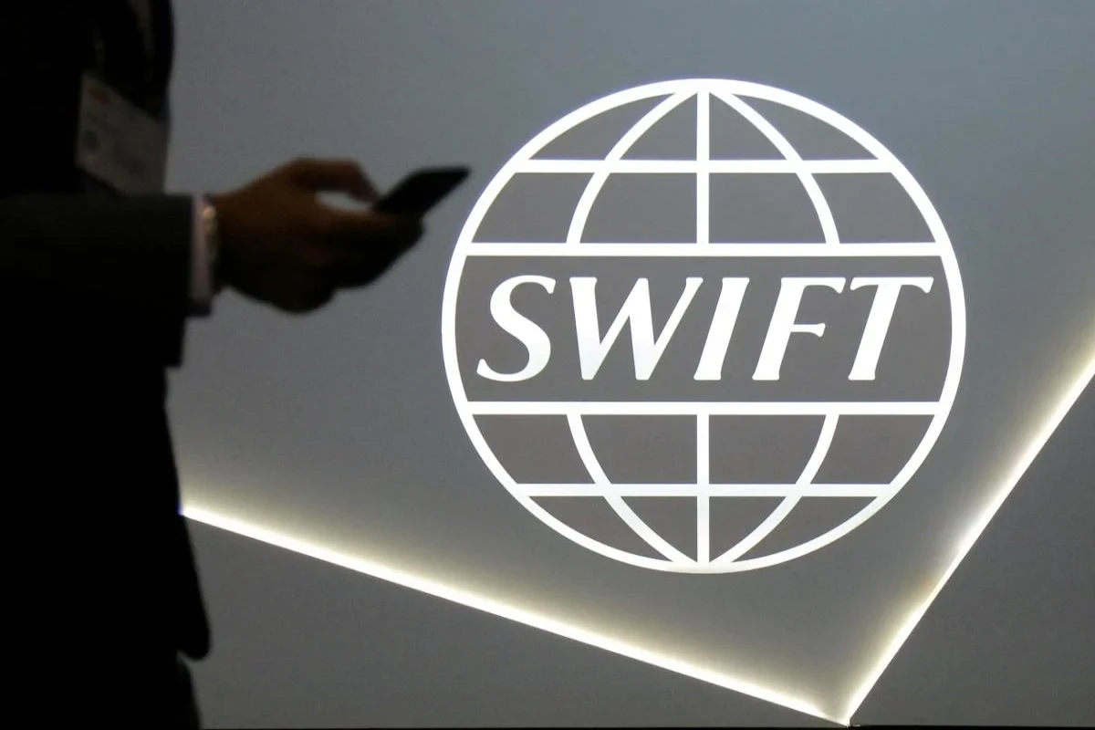 Bloomberg: ЕС может отключить последний крупный банк РФ от SWIFT 