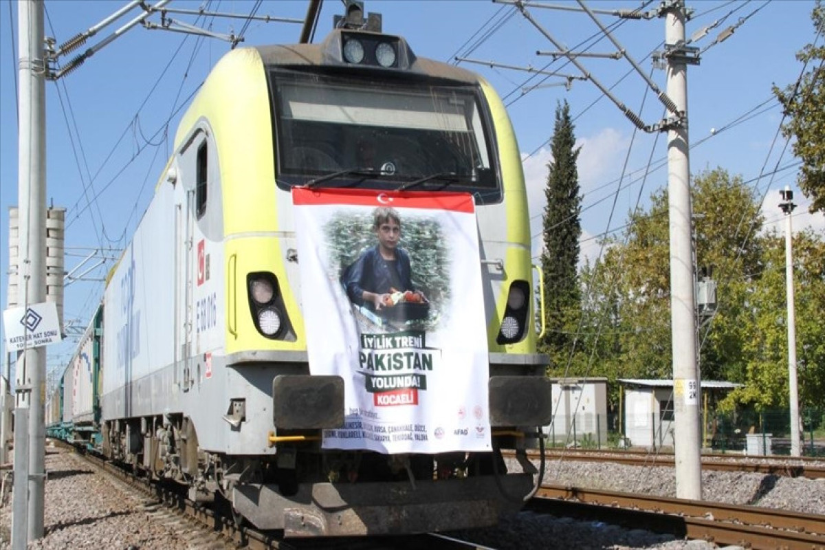Турция направила в Пакистан очередной поезд с гуманитарной помощью