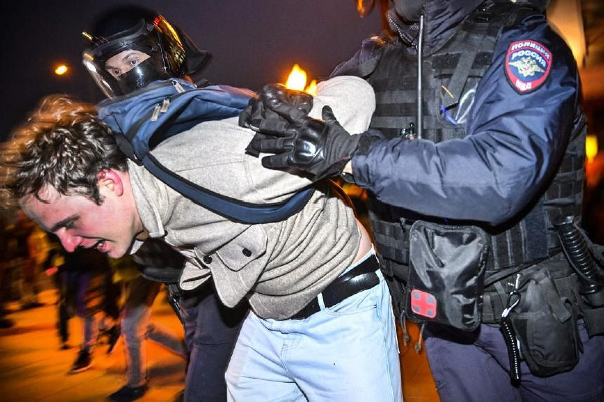 Police clash with people opposed to mobilisation in Russia