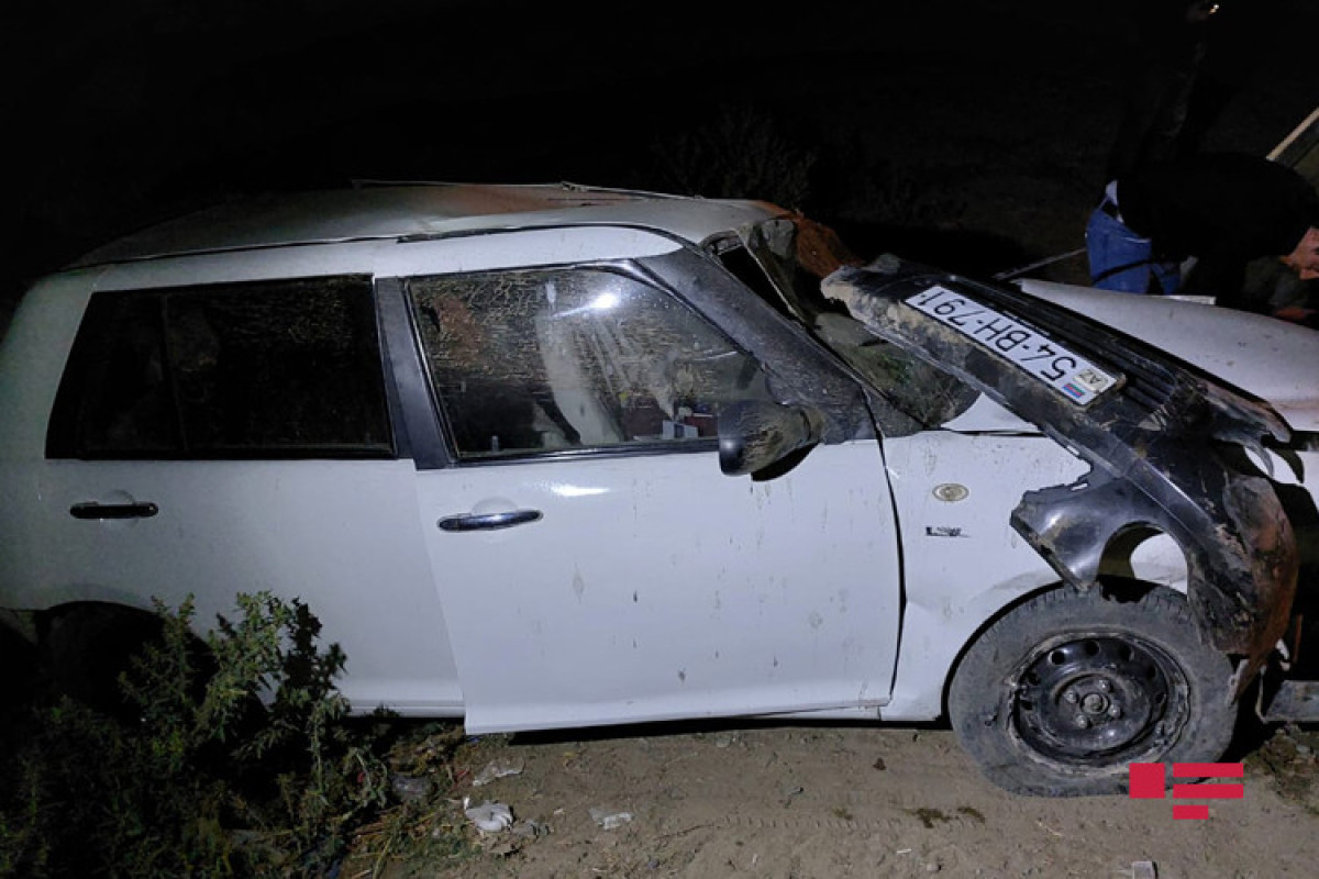 Sabirabadda avtomobili aşıran sürücü ağır yaralanıb - FOTO 
