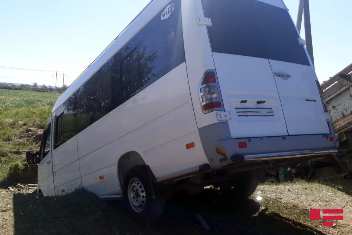 Bakı-Qazax yolunda avtobusla yük maşını toqquşub, 17 nəfər xəsarət alıb - YENİLƏNİB-1  - SİYAHI  - VİDEO 