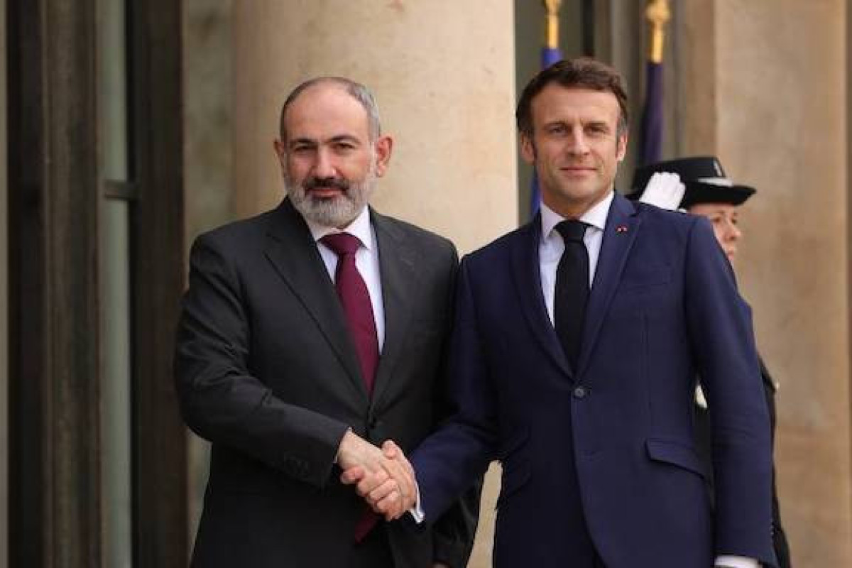 Prime Minister of Armenia Nikol Pashinyan and President of France Emmanuel Macron