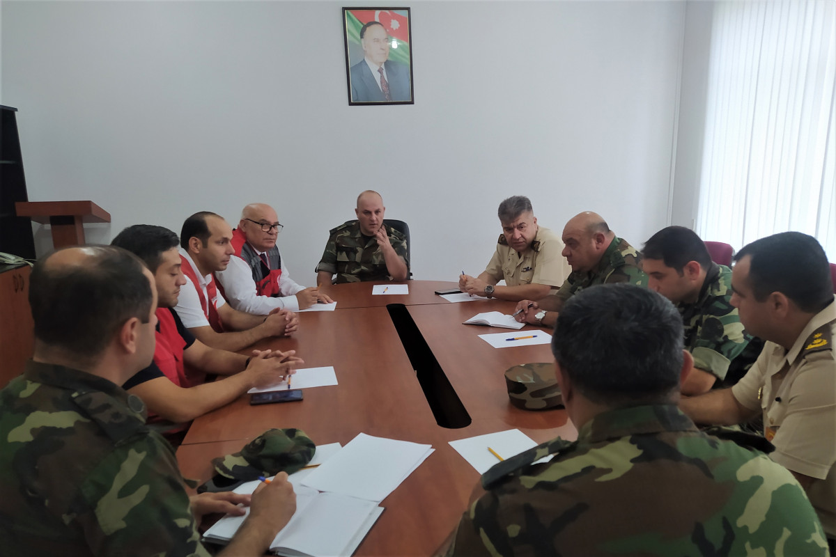 МЧС и Общество Красного полумесяца Азербайджана провели совместные тактико-специальные учения