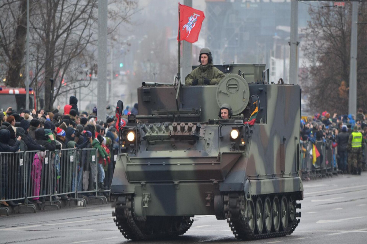 Литва отправила Украине 50 бронетранспортеров