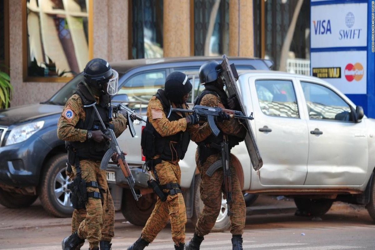 Теракт в Буркина-Фасо: 10 человек погибли, десятки раненых