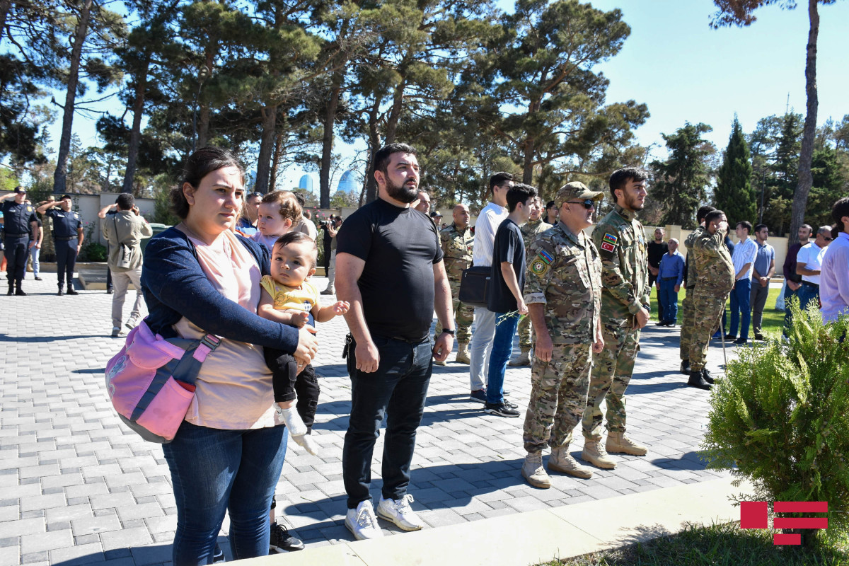 Azerbaijan observes a minute of silence to commemorate martyrs