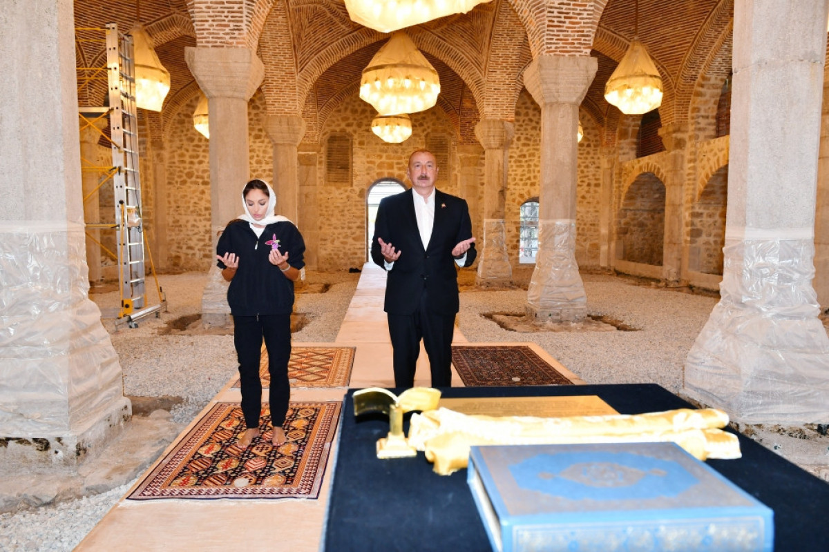 President Ilham Aliyev and First Lady Mehriban Aliyeva visited Yukhari Govharagha Mosque in Shusha-<span class="red_color">UPDATED