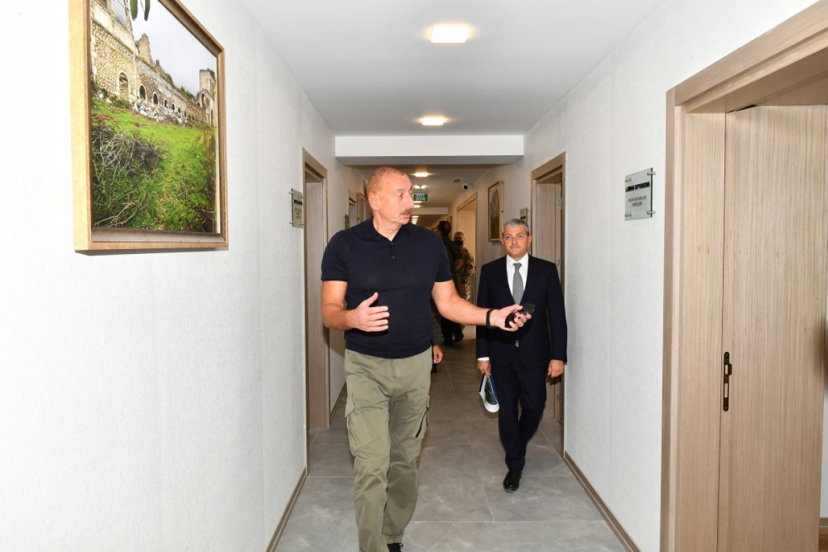 Prezident və Mehriban Əliyeva Şuşa otel və konfrans mərkəzində aparılan tikinti işləri ilə tanış olublar