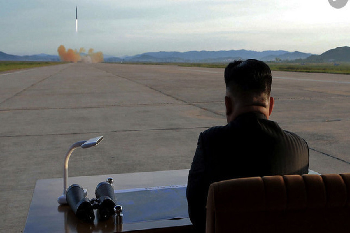 СМИ: КНДР запустила две баллистические ракеты