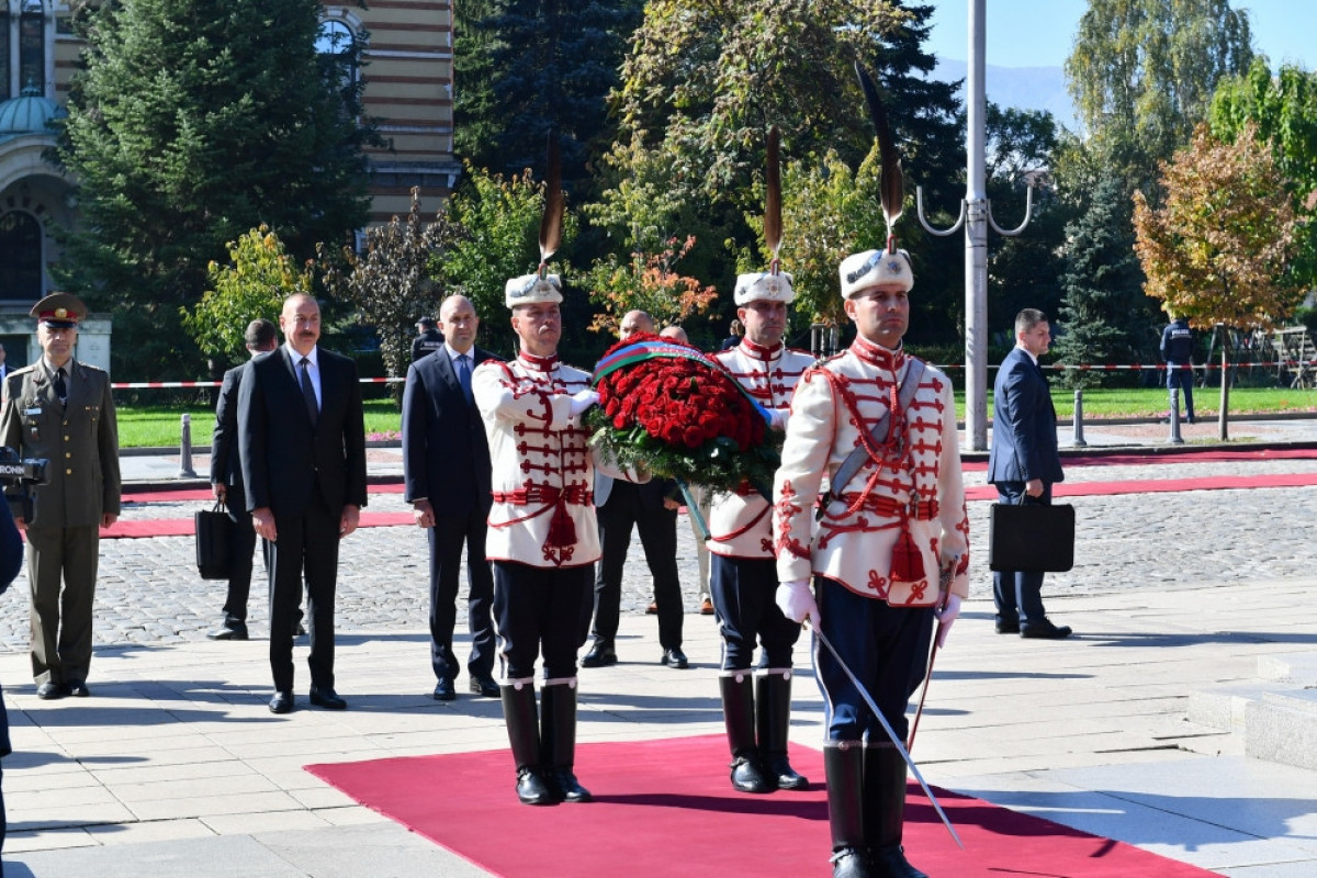 President Ilham Aliyev visited tomb of Unknown Soldier in Sofia