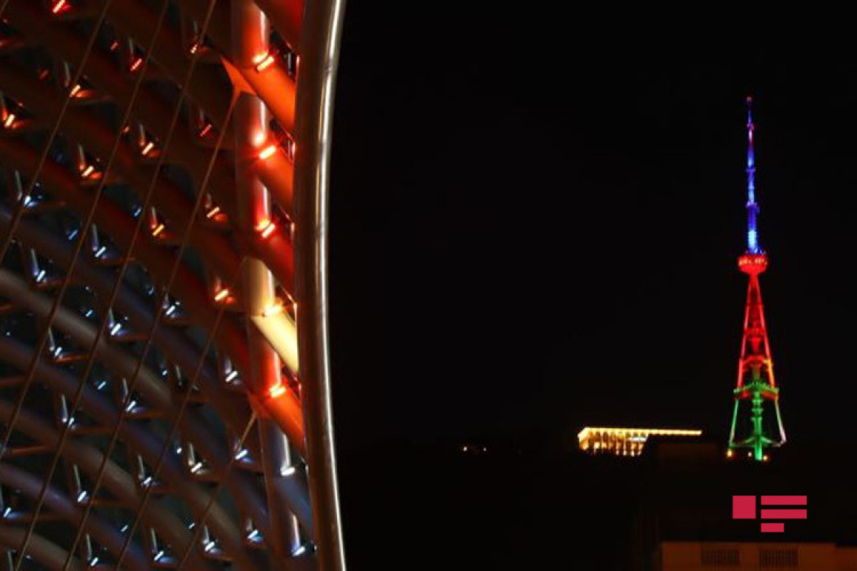 Телевизионная башня Тбилиси освещена цветами азербайджанского флага-<span class="red_color">ФОТО