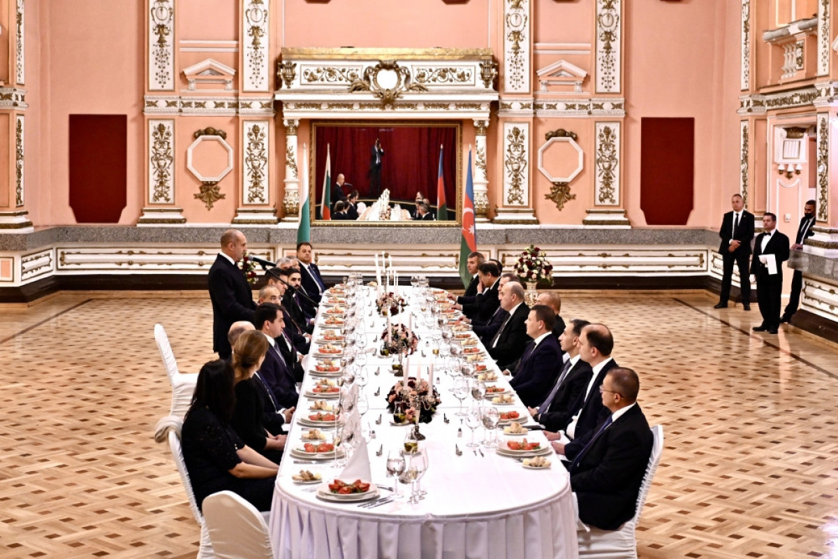 В честь Президента Ильхама Алиева дан официальный ужин